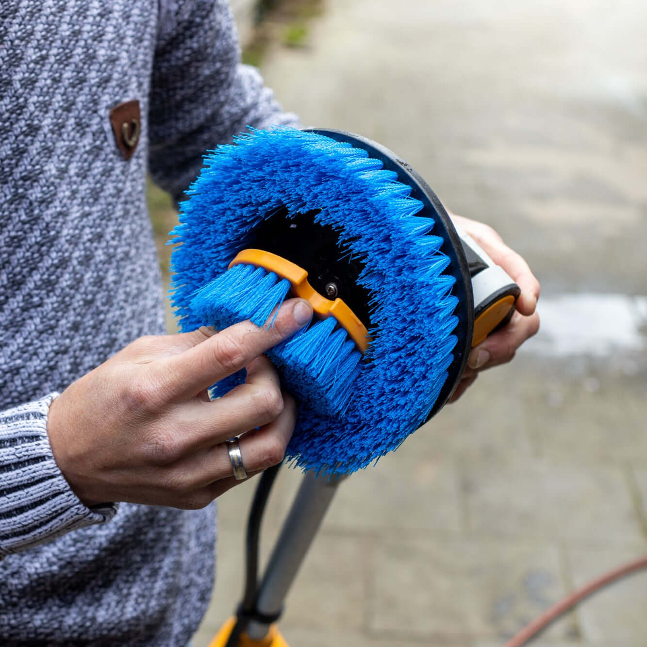18V Twin Brush - Cordless Brushless Power Scrubber - Incl. 2.0Ah Battery & Charger - Image 8