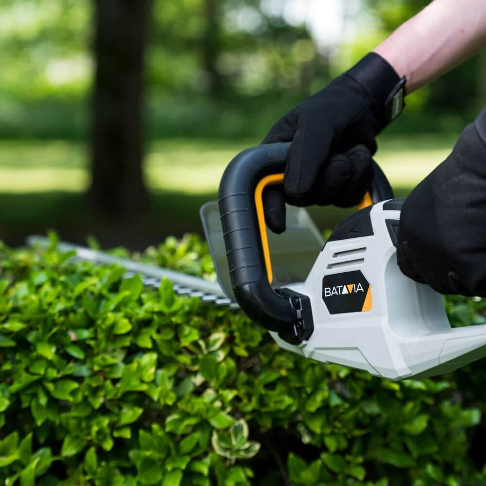 18V Cordless Hedge Trimmer 560mm - Image 3