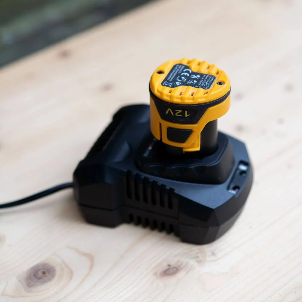 12V 2.4A Fast Charger - for Fixxpack 1.0 - Image 3
