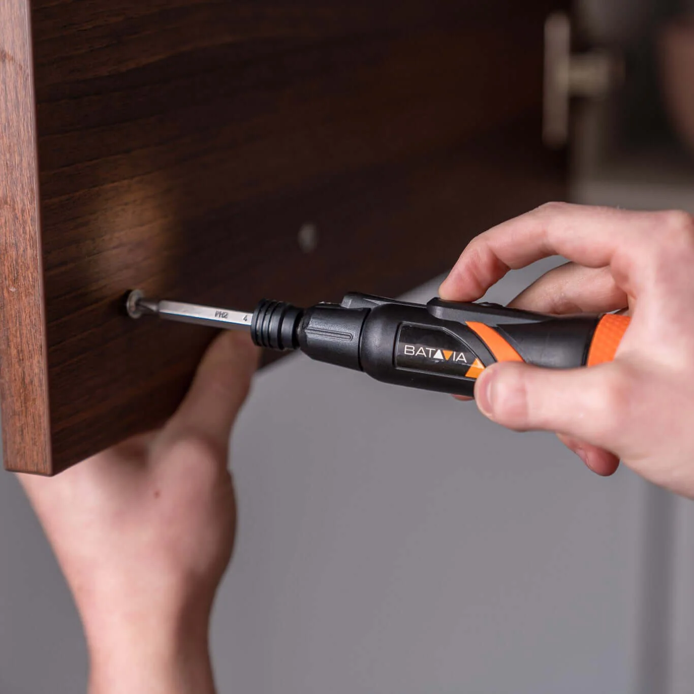 Maxxgrip 3.6V Cordless Screwdriver – 44-Piece Bit Set & Storage Case - Image 3