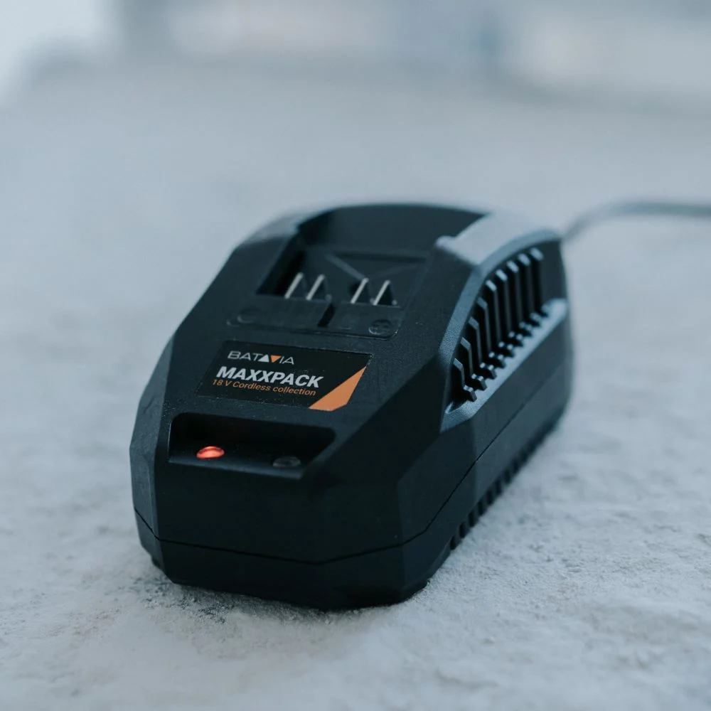 18V 2.4A Charger - Image 4